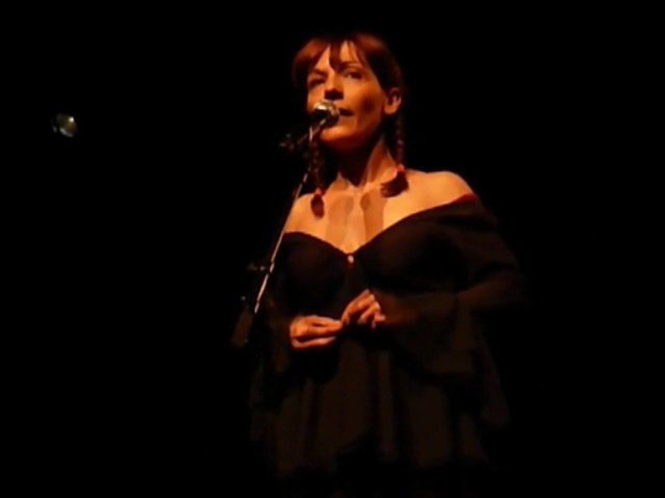 Nathalie Miravette chante "Elle est coconne"