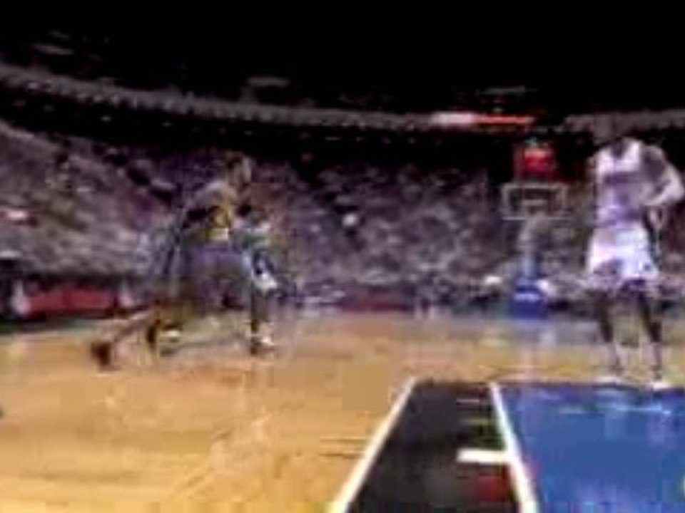 NBA Jameer Nelson finds Dwight Howard down low...