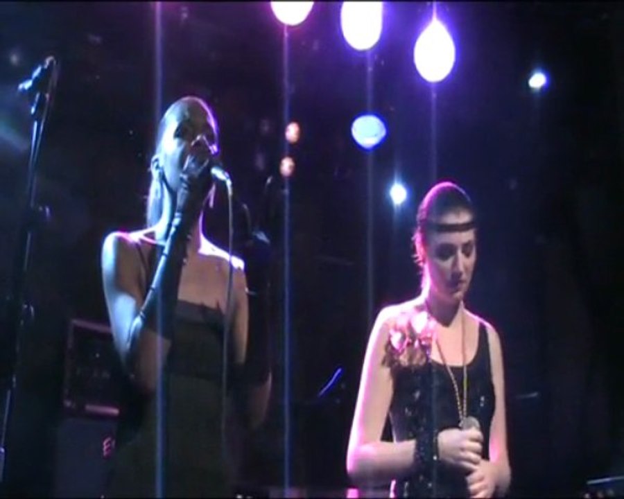 Isa Koper & Tess - Kissing you