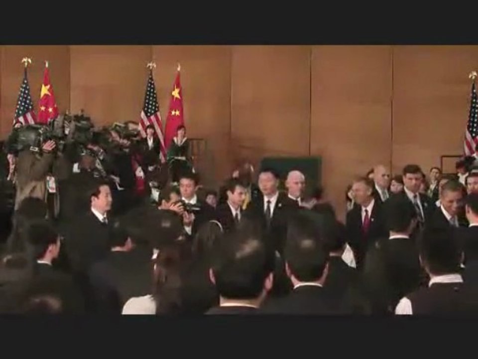 Obama Bows AGAIN At Town Hall In Shanghai