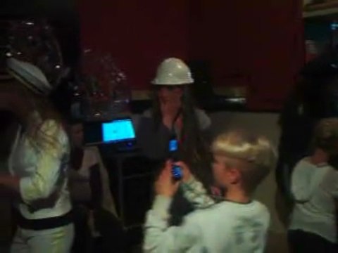 A L ANNIVERSAIRE DE MES NIECES