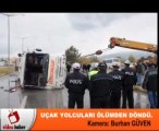 ERZİNCANDA UÇAK YOLCULARINI TAŞIYAN MİDİBÜS DEVRİLDİ