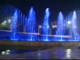 müzik eşliginde su ve ışık gösterisi