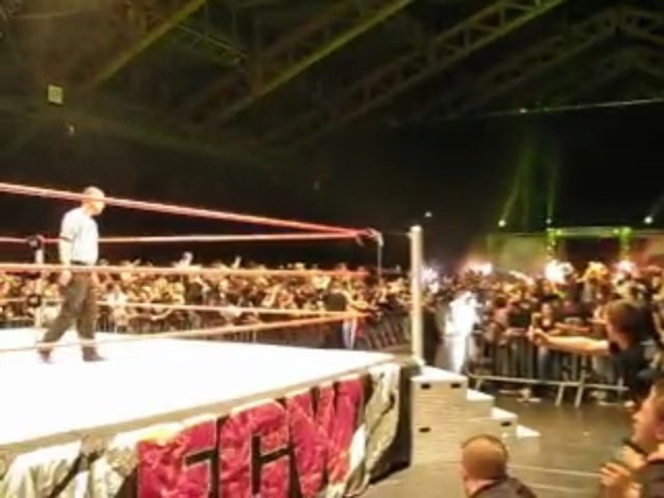 Arrivées de Kofi Kingston et de Randy Orton