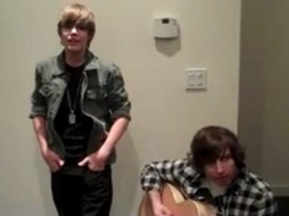 Justin Bieber performs @ Perez Hilton's pad