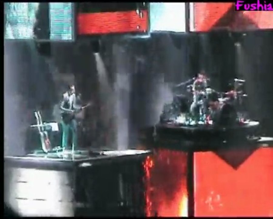 Muse - 02 - Uprising - Bercy - 17/11/2009