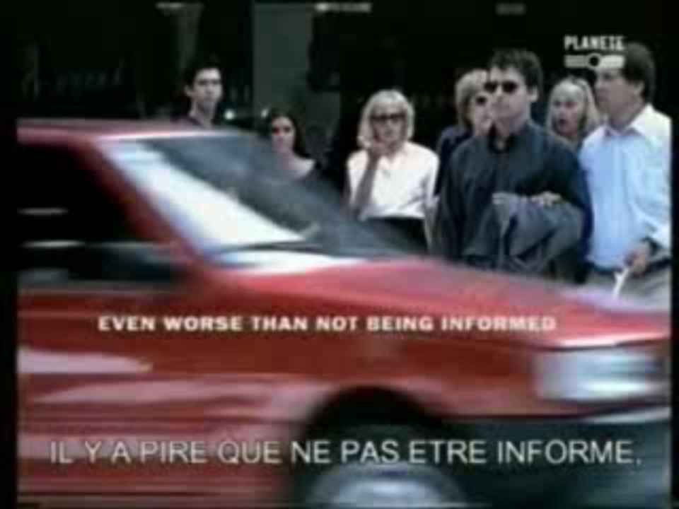 Deux aveugles traversent ensembles!!!pub