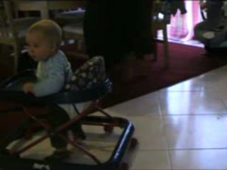 Antonin dans le trotteur