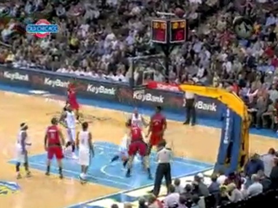 NBA Andrea Bargnani overpowers Chris Andersen for the hammer