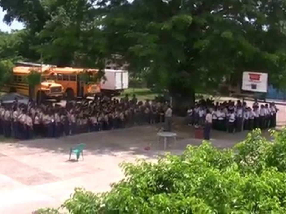 LICEO CRISTIANO  PREDICAN CARA SUCIA AHUACHAPAN OCTUBRE 2009