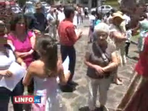 info societe reunion: Le Père Pédro en visite dans l'île