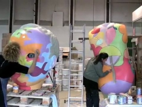 Les premiers traits au feutre noir