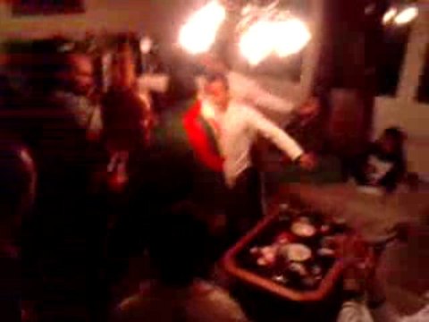 Clichy sous bois 93 VIVE L'ALGERIE la fête à la maison