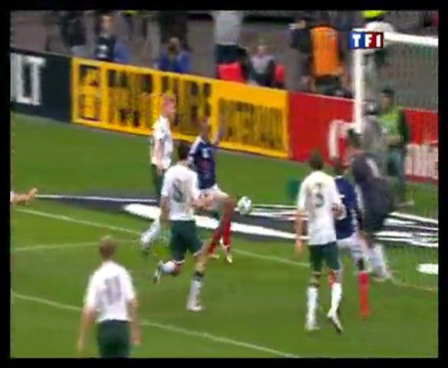 La main de Thierry Henry lors du Match France-Irlande