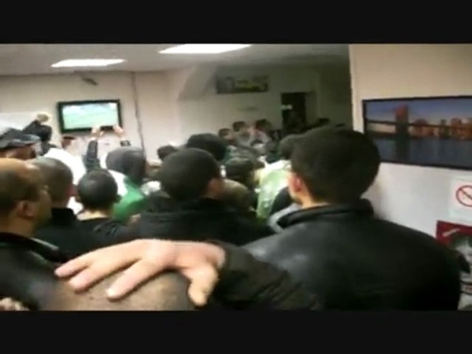 Ambiance sous-le-bois Algerie - egypte 18/11/09 Part 1