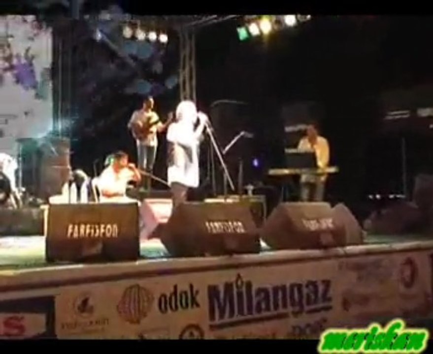 EDİP AKBAYRAM ALİAĞA KONSERİ-GÜZEL GÜNLER GÖRECEĞİZ