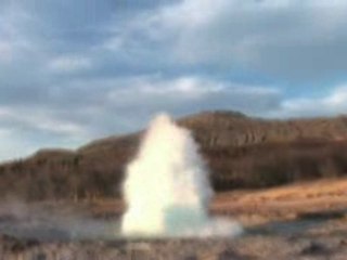Geysir Strokkur bursting