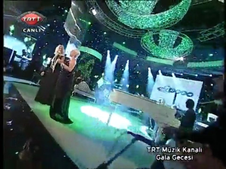 Ajda Pekkan& Sezen Aksu Zalim (Gala Geçesi Trt 16.11.2009 )