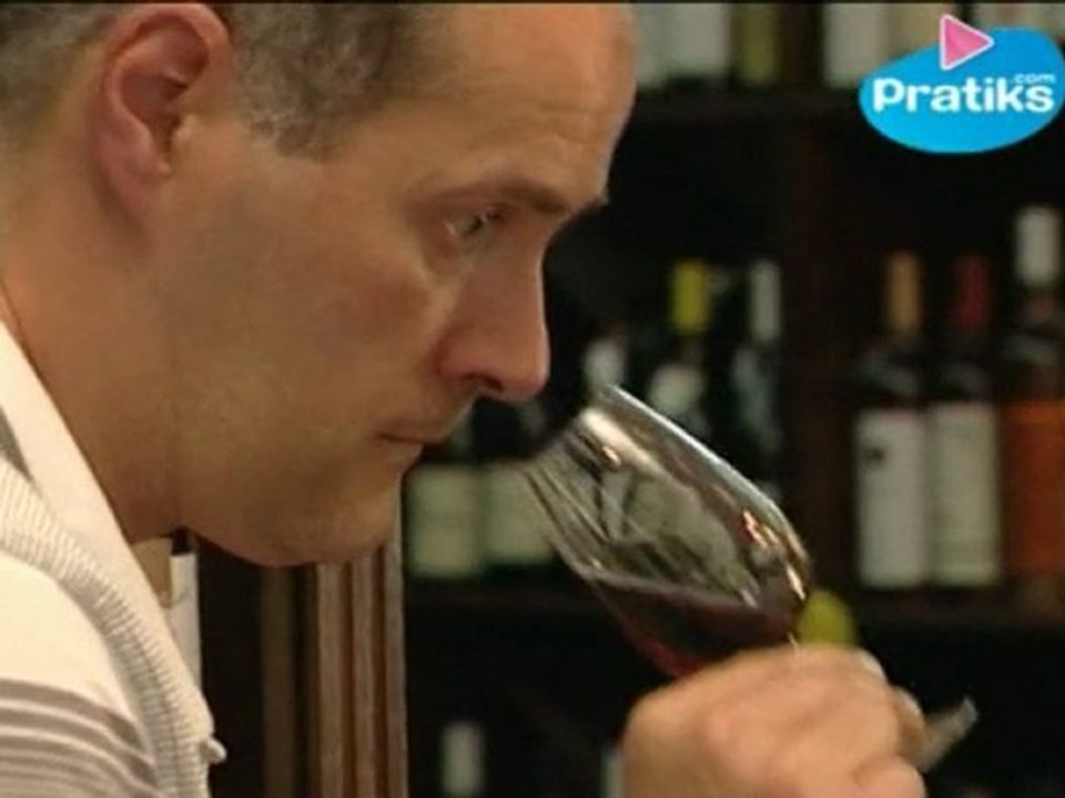 Comment déguster un vin rouge : le nez