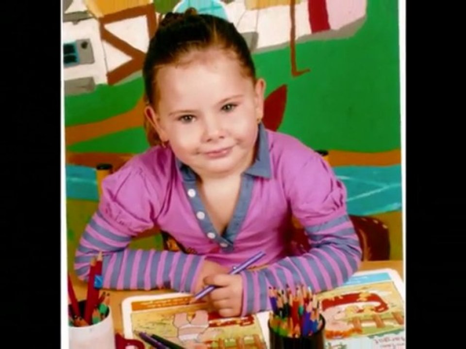 petites filles aux yeux bleus