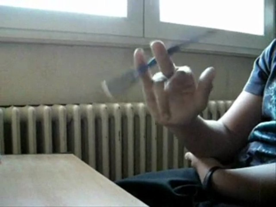 1ère vidéo de penspinning =)