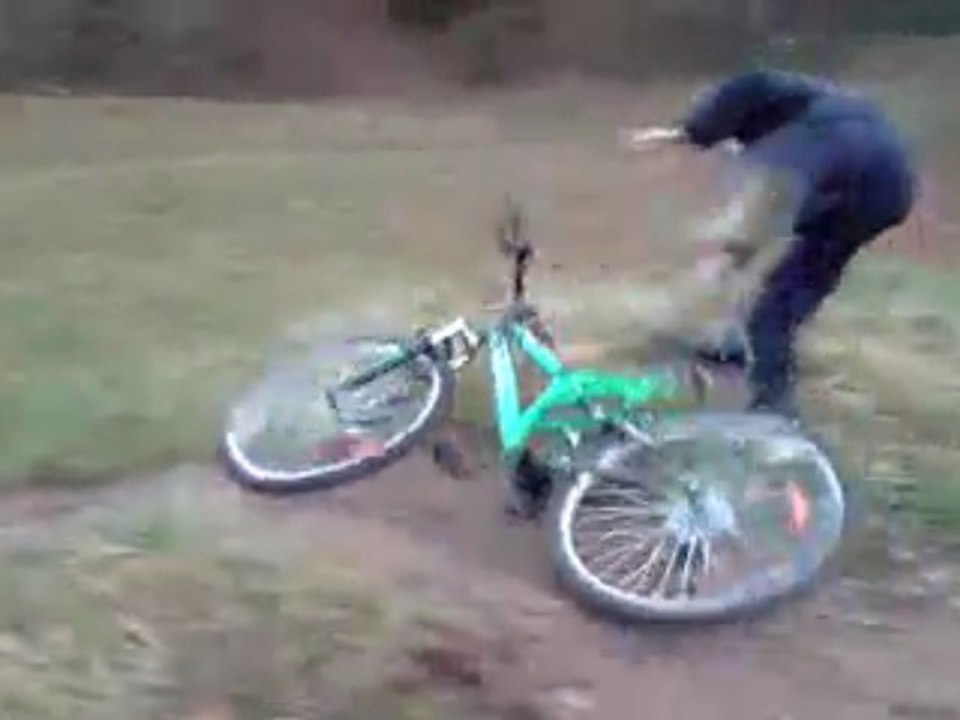 Accident Grave de vtt professionnel ! vélo freestyle chute