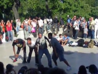 Petit show - danse au trocadéro 2ème partie (ETE 2009)