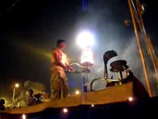 Varanasi > Cérémonie d'offrande au Gange 4