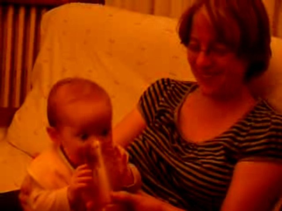 2009 11 20 Emie boit du pastis