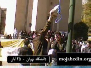 protest in university of tehran on 25Aban