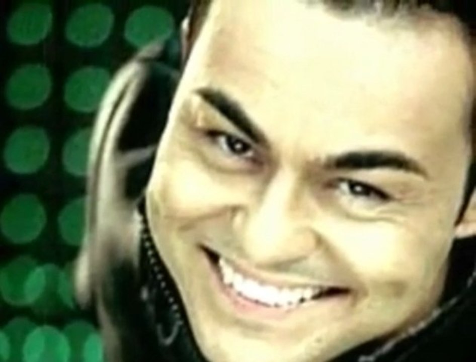 Serdar Ortaç -Bu gece dert gecesi hasretin düğünü var