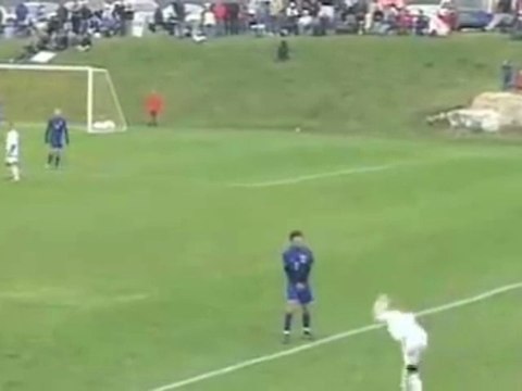 Régis est un peu trop près de la ligne de touche