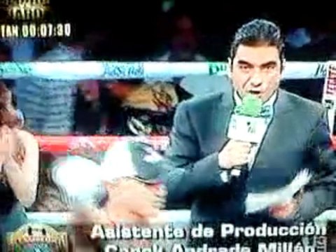 Nadia - Entrega la medalla Tecate - Campeón Azteca