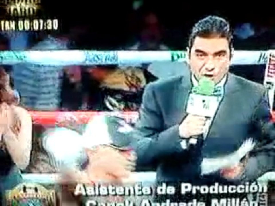 Nadia - Entrega la medalla Tecate - Campeón Azteca