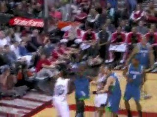 NBA Brandon Roy hits Greg Oden with a pretty pass for the bi