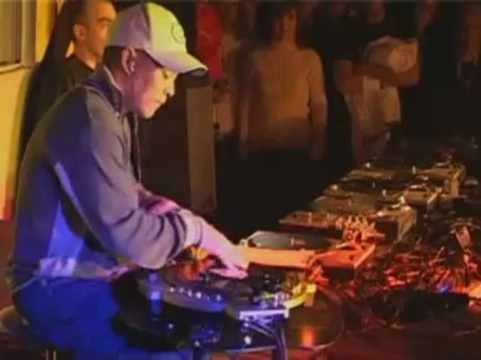 DJ Qbert in Paris - Turntable Drummer