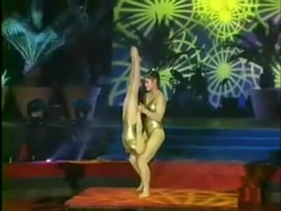 China circus women acrobats hand to hand