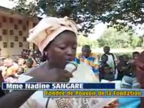 Remise de 500 kits scolaires et equipements sportifs à KONG