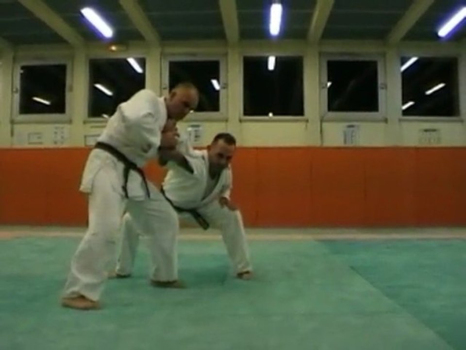 jujitsu saisie avec atemi waki gatame