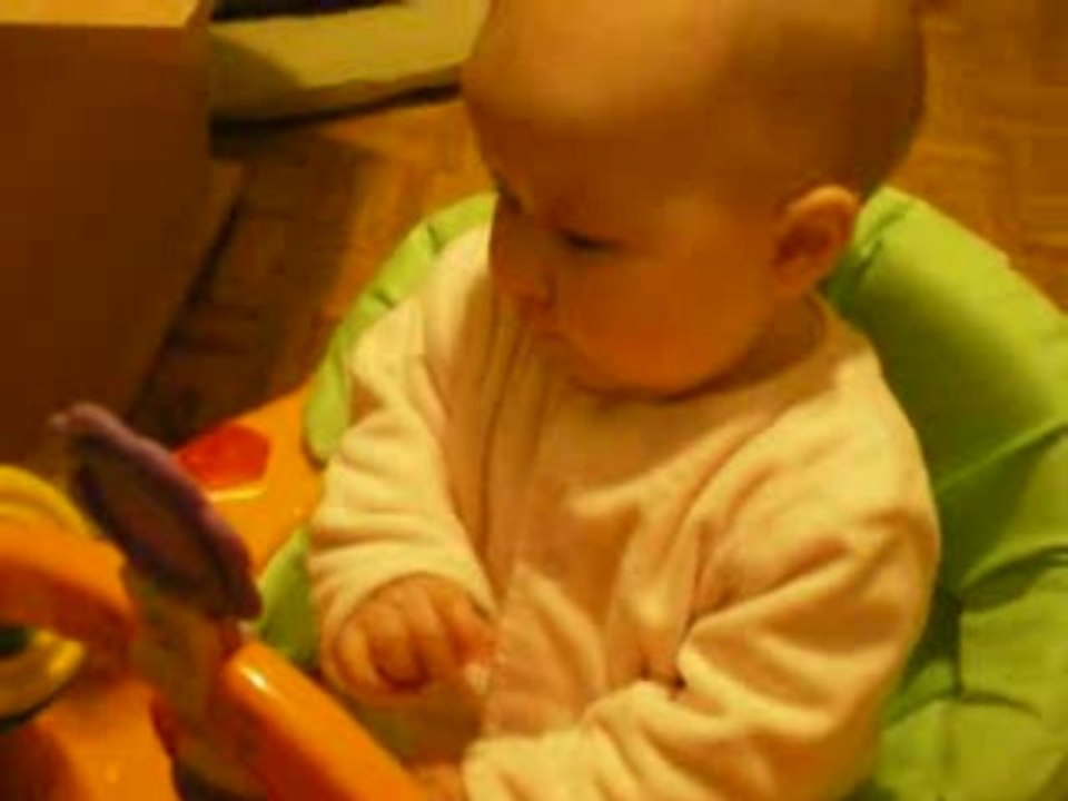 joue dans le trotteur