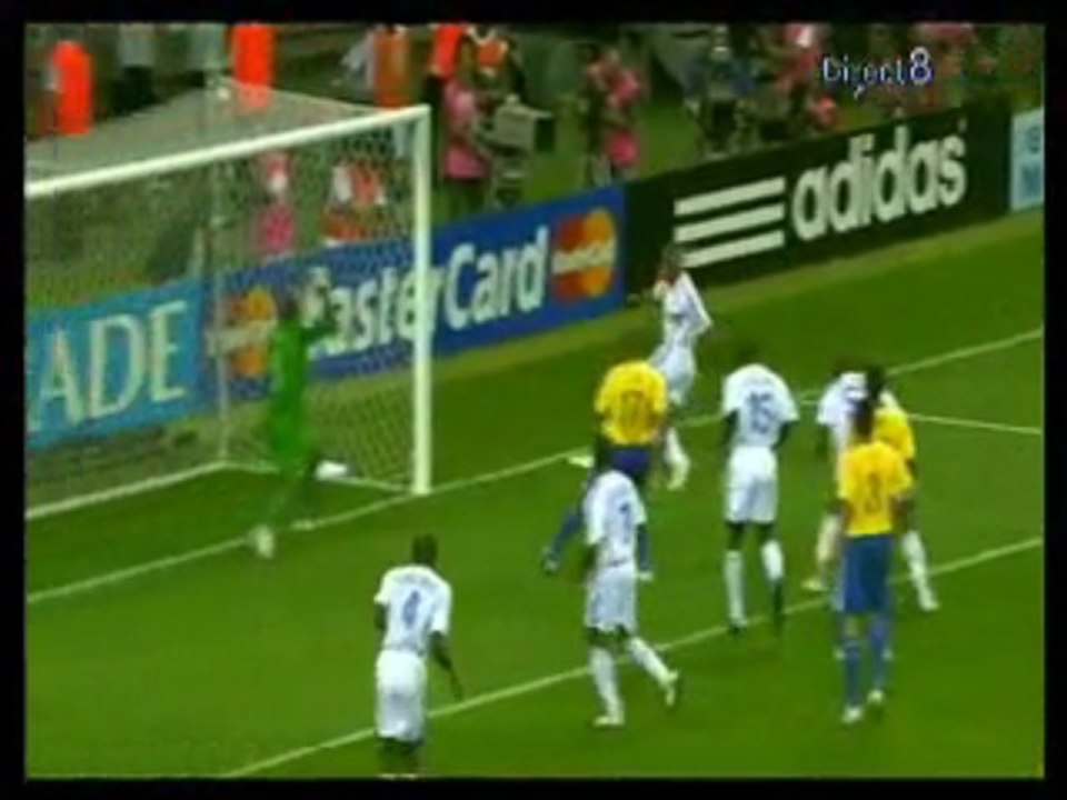 Titi il a smashé (l'histoire de la main de Thierry Henry)