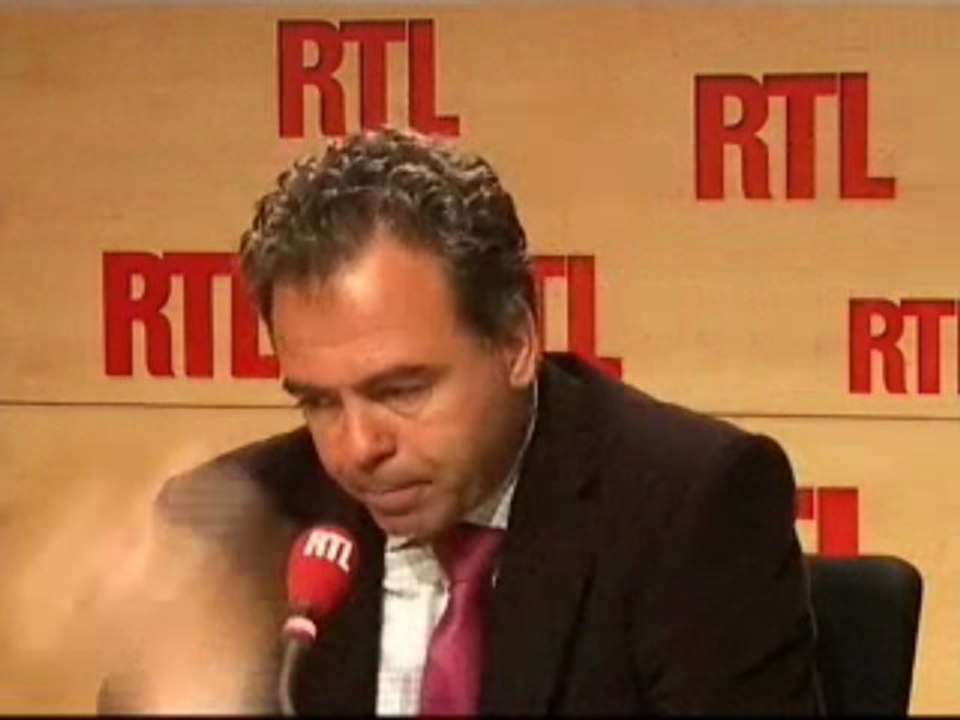 Luc Chatel : "Environ 20% de grévistes dans les écoles prima