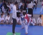 compétition de taekwondo théo récagno en bleu