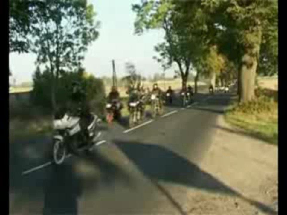 Un choc terrible entre motos!