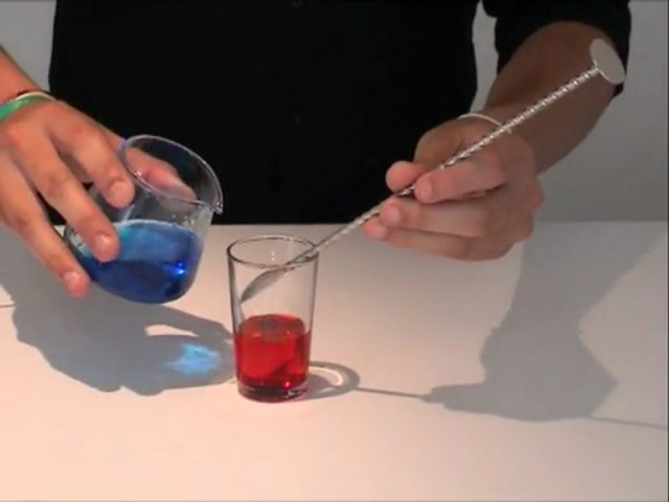 Technique de préparation : réaliser un cocktail à étage