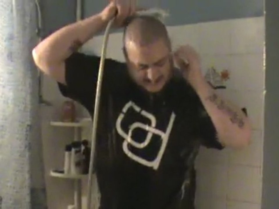 frèko prend sa douche