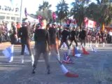 Cavalaire 2009 - Marche drapeaux dans la rue