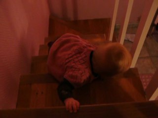 camille descend les escaliers !