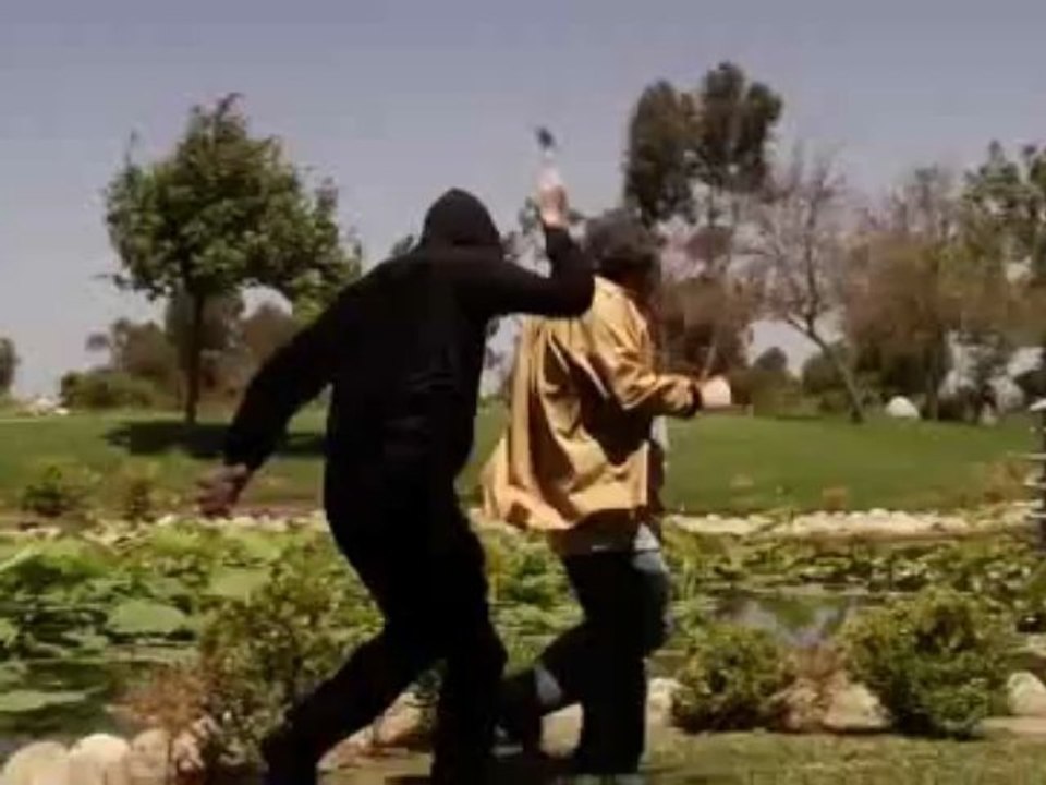 Horrible mort lente avec l'arme la plus inefficace