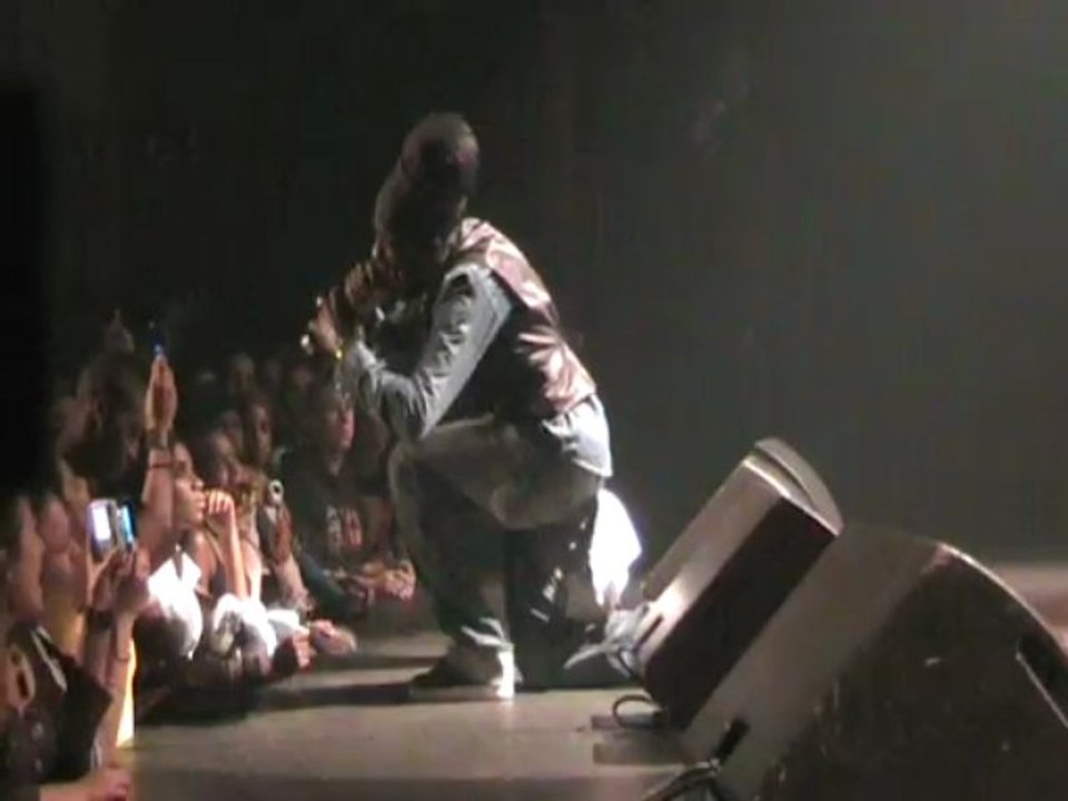 Sizzla live " Woman I Need U " November 2009